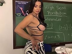 Училка трахается со студентом в пустой аудитории