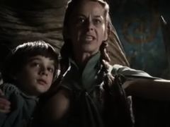 Смотреть Игру престолов Лиза Аррен дает сосать свои титьки