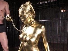 Трахнул грудастую азиатку в золотой краске